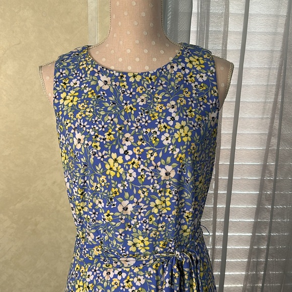 Anne Klein Blue and White Floral Dress - Picture 4 of 5